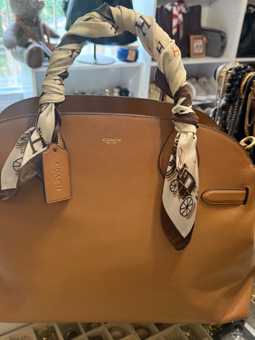 Coach Empire 48- Honey Brown - Picture 2 of 6